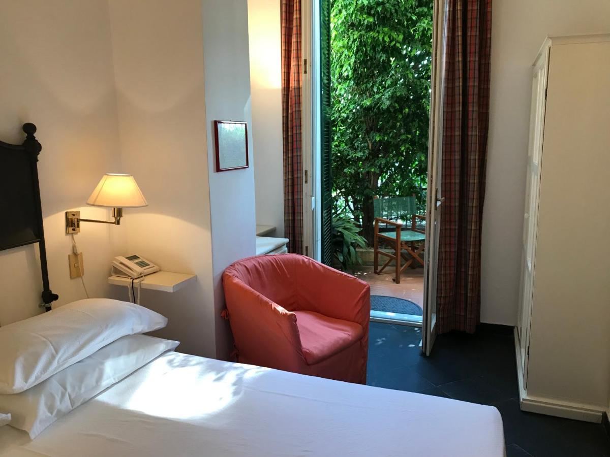 Hotel Beau Rivage Аласио Екстериор снимка