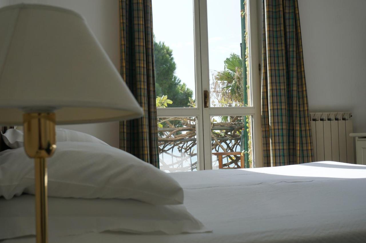 Hotel Beau Rivage Аласио Екстериор снимка