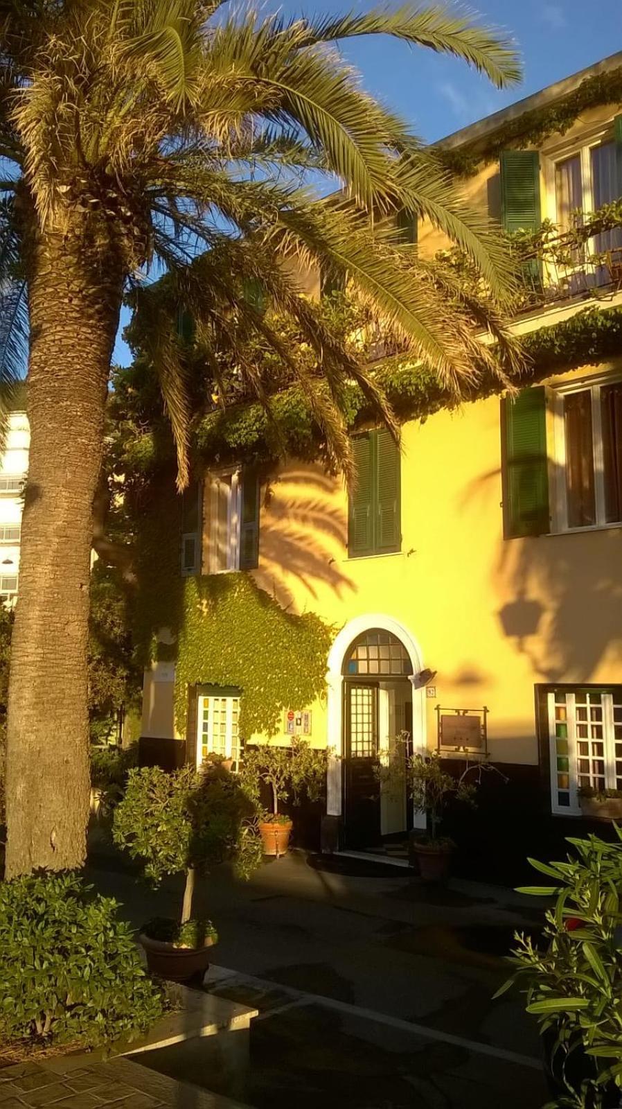 Hotel Beau Rivage Аласио Екстериор снимка