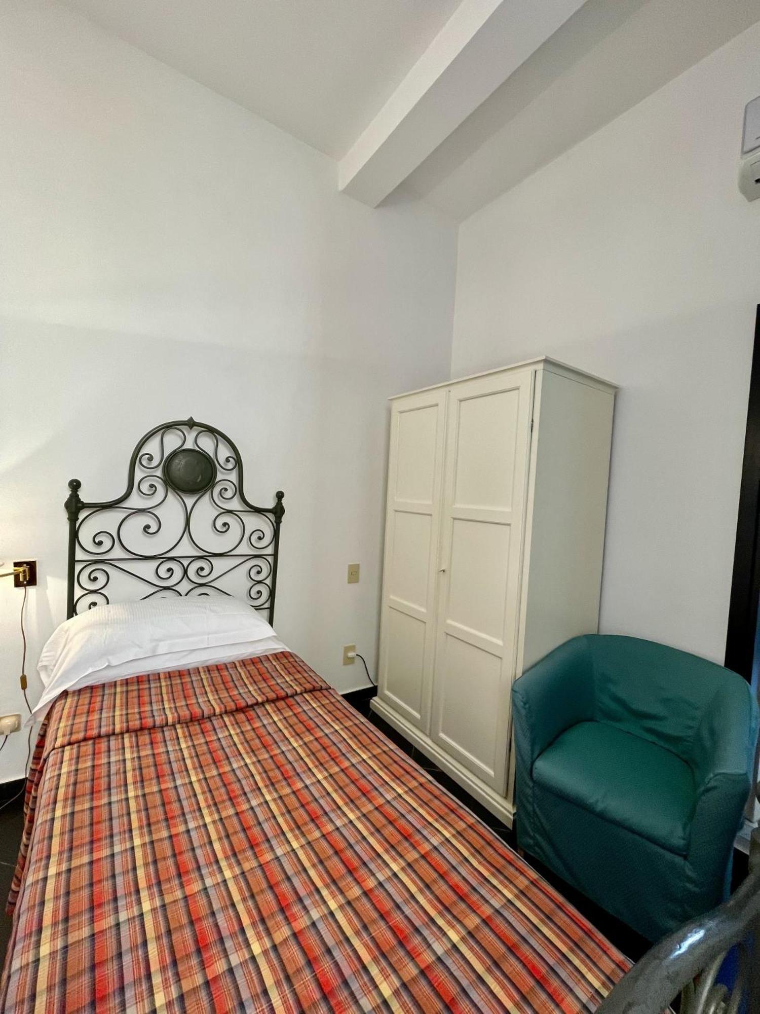 Hotel Beau Rivage Аласио Екстериор снимка